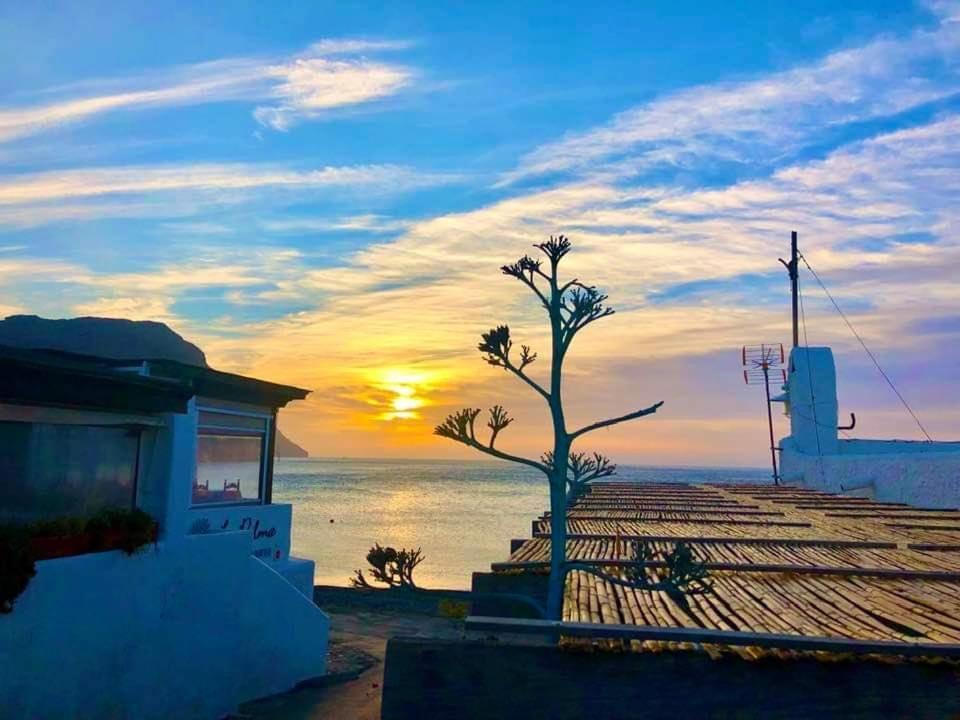 Zaratustra. Rodalquilar Centro. Gran Terra. Wifi Kültér fotó